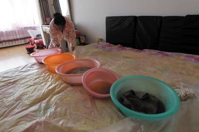 嵩县楼上漏水，住户失联，小区没物管，业主维权难！律师来支招……